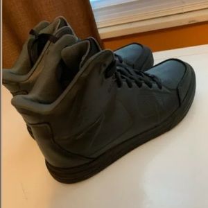 TREDSAFE SLIP RESISTANT MEN'S SHOES MID TOP SZ 9.5